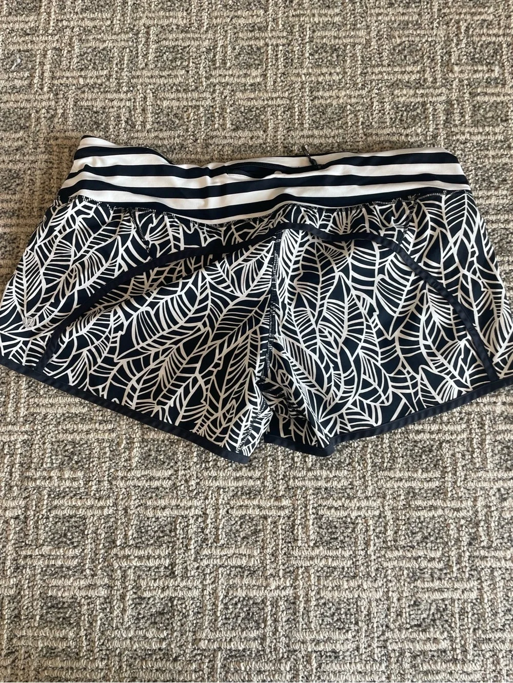 Short Short Bundle Lululemon & Adidas - Picture 11 of 14